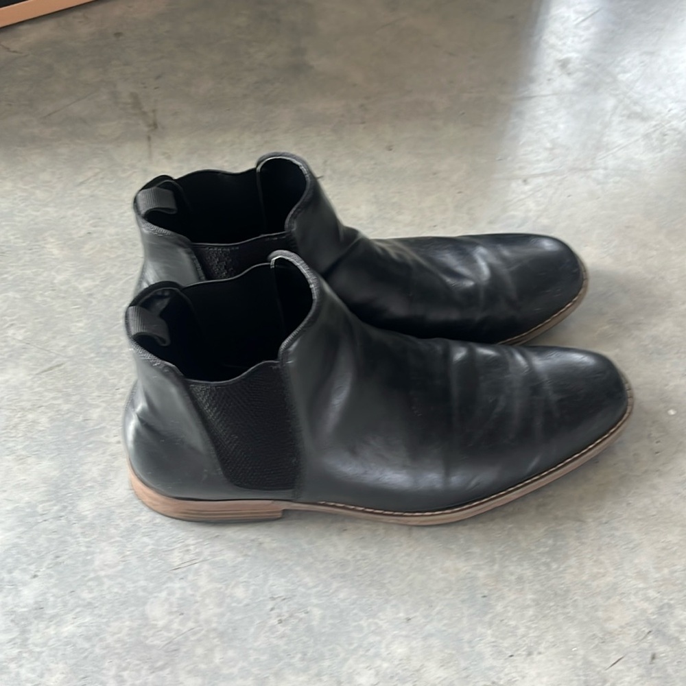 Chelsea boots. Black. Men’s 10.5.